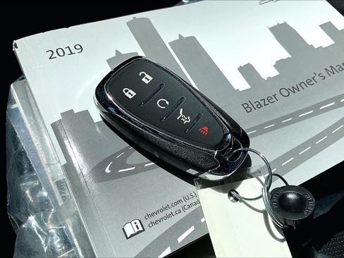 Used 2019 Chevrolet Blazer Premier w/ Sun and Wheels Package FWD image 15