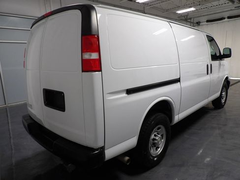 Used 2021 Chevrolet Express 2500 w/ Driver Convenience Package RWD image 4