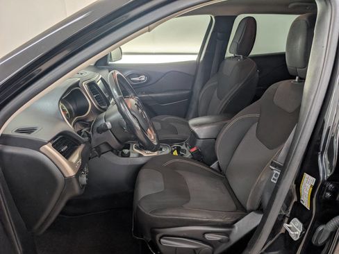 Used 2015 Jeep Cherokee Latitude w/ Cold Weather Group image 7