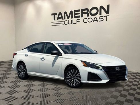 Used 2025 Nissan Altima 2.5 SV FWD image 1