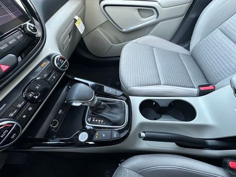 Used 2025 Kia Soul EX image 28