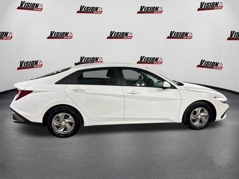 New 2025 Hyundai Elantra SE FWD image 4