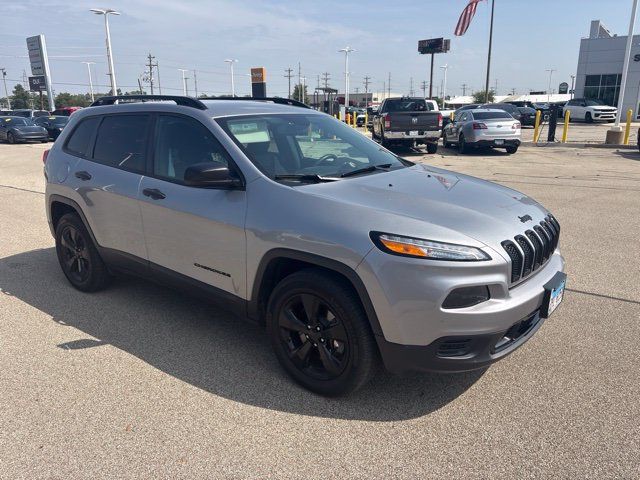 Used 2017 Jeep Cherokee Sport w/ Cold Weather Group AWD/4WD image 3
