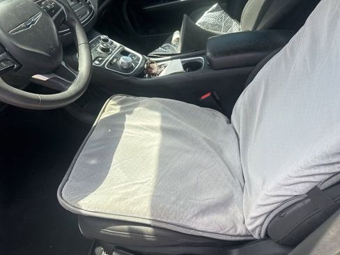 Used 2016 Chrysler 200 Limited image 10