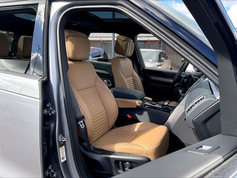 Used 2025 Land Rover Discovery Dynamic SE AWD/4WD image 10