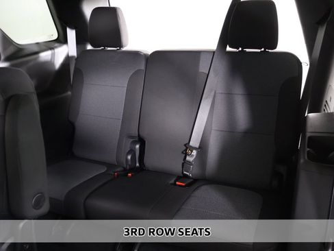 Used 2023 Chevrolet Traverse LT FWD image 8