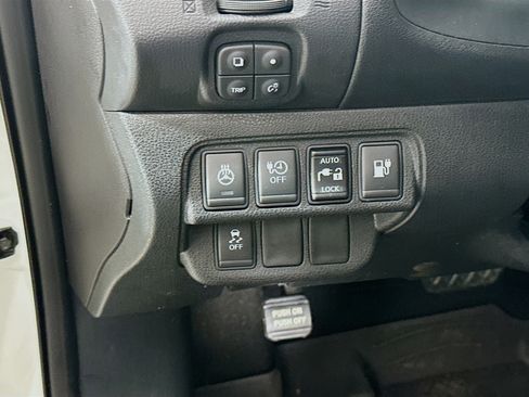 Used 2017 Nissan Leaf SV w/ Premium Package image 16