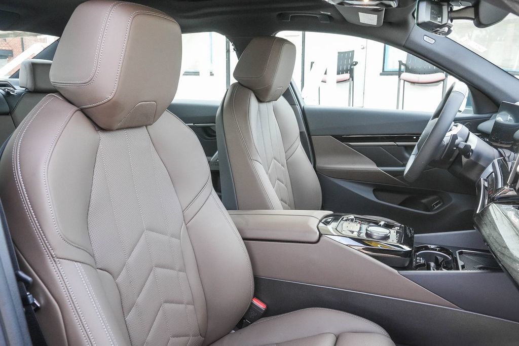 Used 2026 BMW 530i RWD image 16