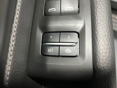 Used 2022 GMC Yukon Denali w/ Denali Premium Package image 15