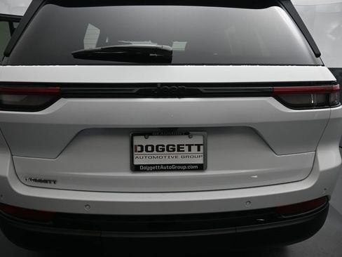 New 2025 Jeep Grand Cherokee Altitude image 29