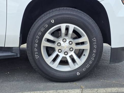 Used 2020 Chevrolet Suburban LT RWD image 3