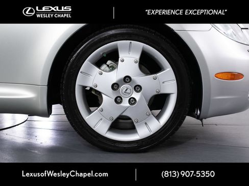 Used 2004 Lexus SC 430 Convertible RWD image 3