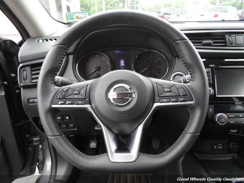 Used 2020 Nissan Rogue SV AWD/4WD image 16