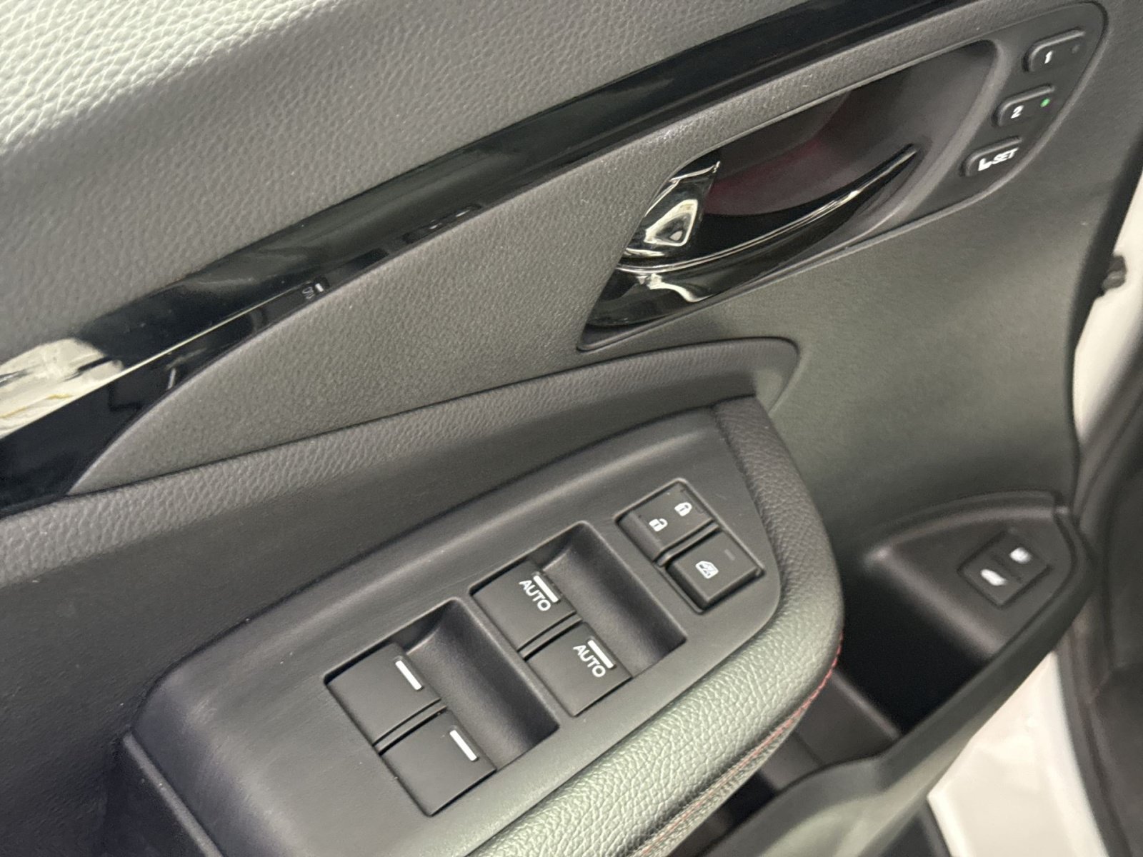 Used 2025 Honda Passport Black Edition image 16