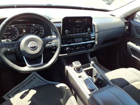 Used 2025 Nissan Pathfinder SV AWD/4WD image 7