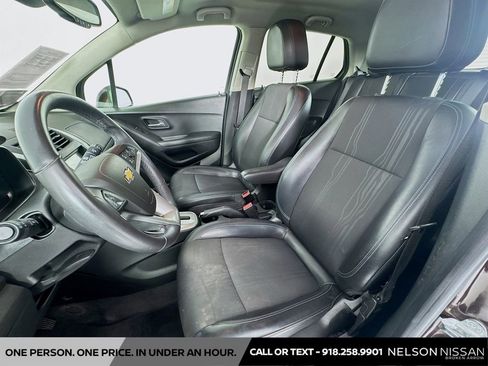 Used 2016 Chevrolet Trax LT w/ LT Convenience Package FWD image 19