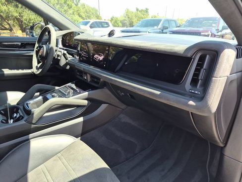 Used 2025 Porsche Cayenne Turbo GT AWD/4WD image 36