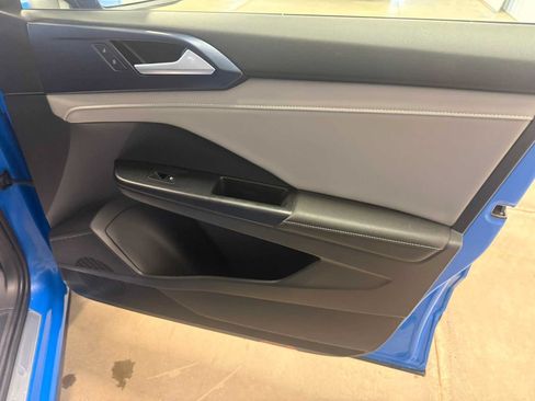 Certified 2024 Volkswagen Taos SE FWD image 29
