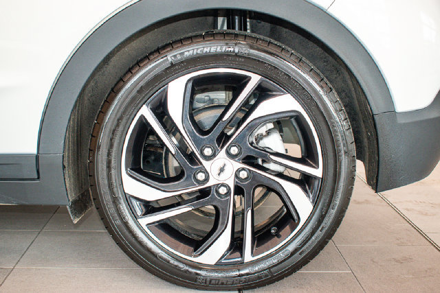 Used 2023 Chevrolet Bolt LT w/ Infotainment Package FWD image 9