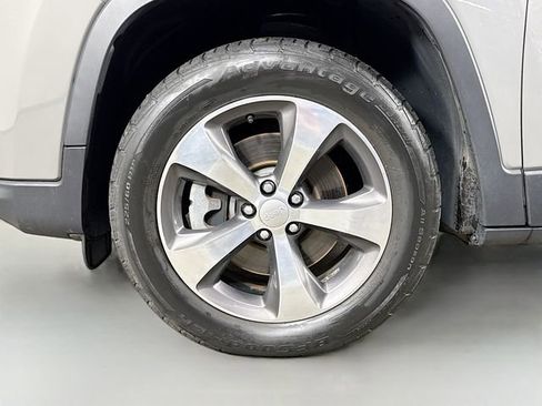 Used 2020 Jeep Cherokee Limited AWD/4WD image 30