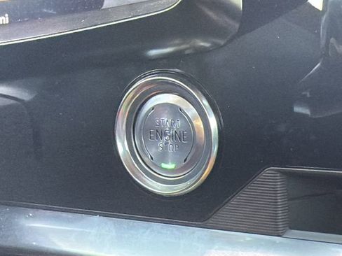 Used 2025 Chevrolet Corvette Stingray Convertible w/ 1LT image 17