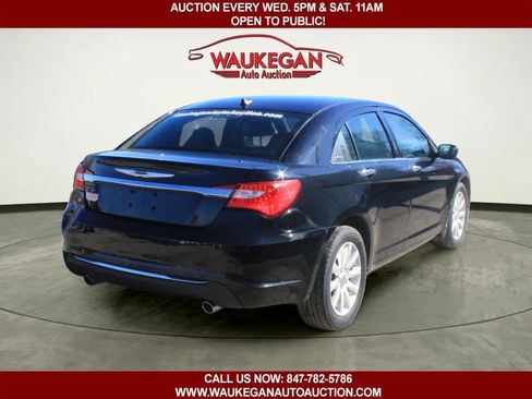 Used 2014 Chrysler 200 Limited image 3