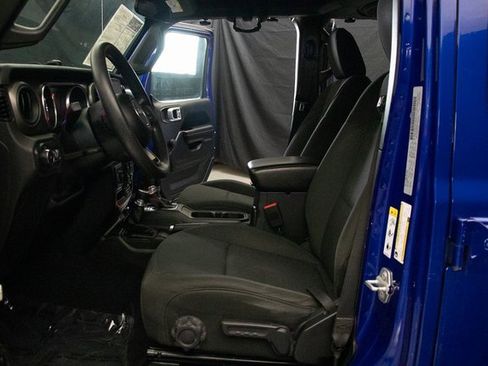 Used 2018 Jeep Wrangler Unlimited Sport image 23