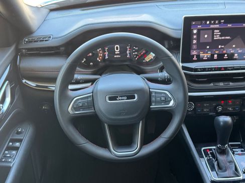 Used 2025 Jeep Compass Trailhawk AWD/4WD image 27