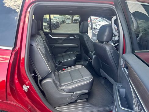 Used 2025 GMC Acadia Denali w/ Super Cruise Package FWD image 19