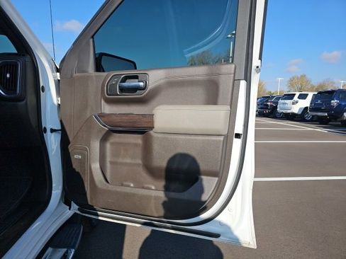 Used 2022 GMC Sierra 1500 SLT w/ SLT Premium Plus Package AWD/4WD image 25