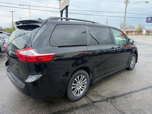 Used 2019 Toyota Sienna XLE FWD image 6