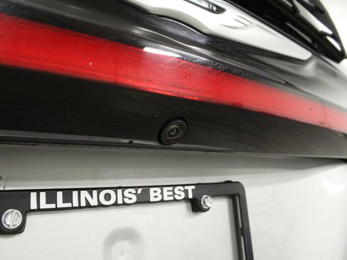 Used 2024 Chrysler Pacifica Touring-L FWD image 11