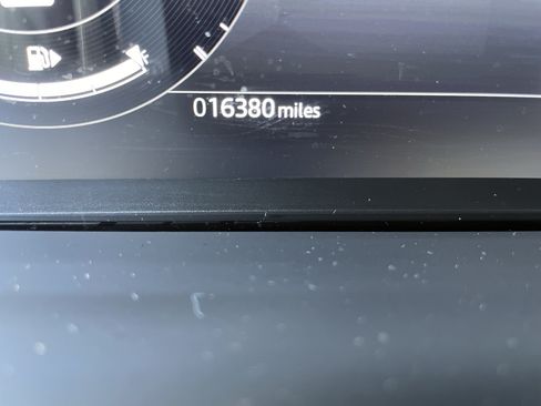Certified 2025 Land Rover Discovery S AWD/4WD image 25