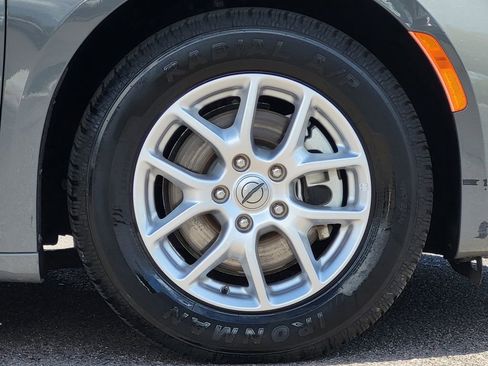 Used 2023 Chrysler Pacifica Touring-L FWD image 30