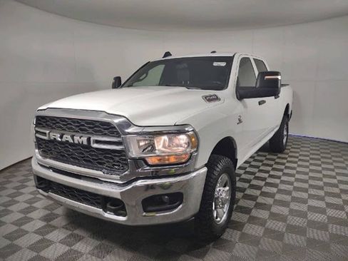 Used 2024 RAM 2500 Tradesman w/ Chrome Appearance Group AWD/4WD image 5