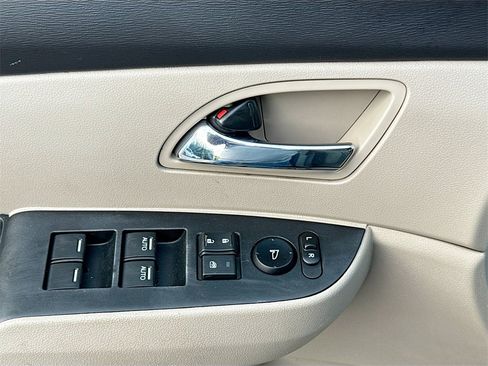 Used 2017 Honda Odyssey SE image 19