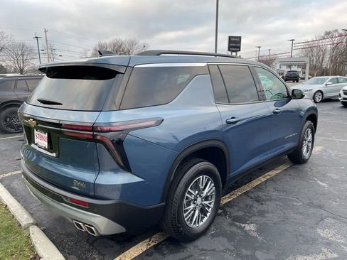Used 2025 Chevrolet Traverse LT image 9