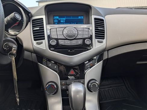 Used 2013 Chevrolet Cruze LS FWD image 18
