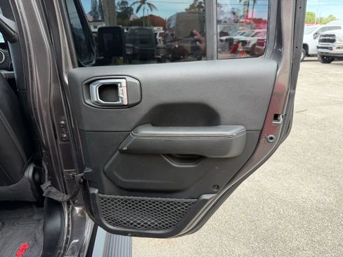 Used 2021 Jeep Wrangler Unlimited Sahara AWD/4WD image 20