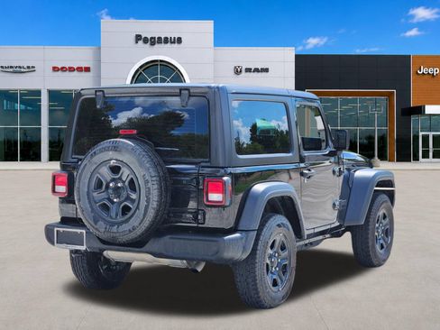 Used 2022 Jeep Wrangler Sport AWD/4WD image 5