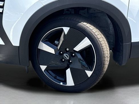 Certified 2025 Nissan Kicks SR FWD image 36