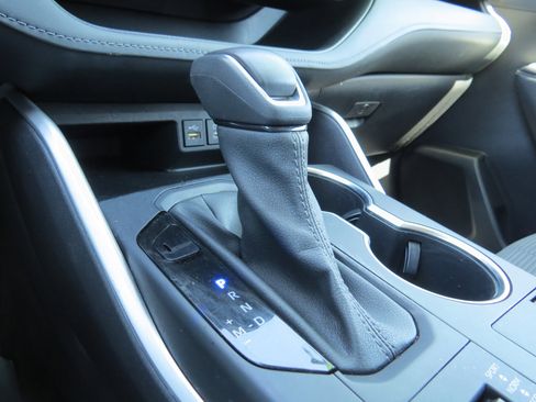 Used 2023 Toyota Highlander LE image 25