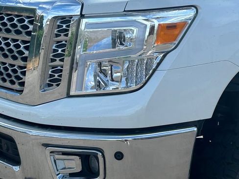 Used 2017 Nissan Titan SL AWD/4WD image 10