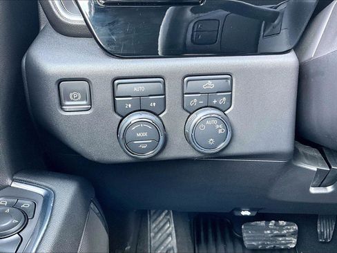 Used 2024 Chevrolet Silverado 1500 LT image 32