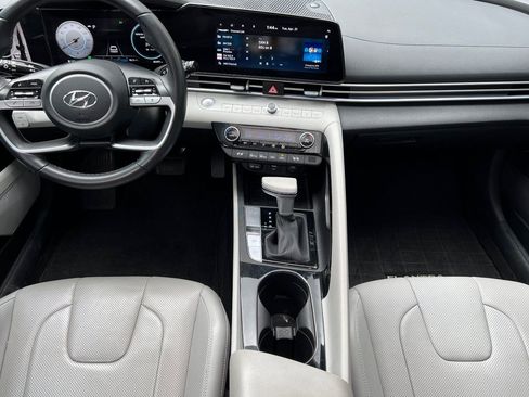 Used 2023 Hyundai Elantra Limited FWD image 17