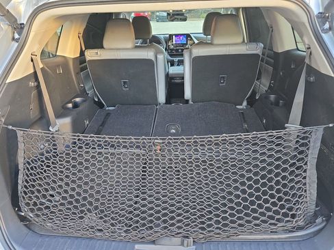 Certified 2024 Toyota Highlander XLE image 33