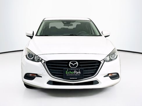 Used 2018 MAZDA MAZDA3 Touring FWD image 2