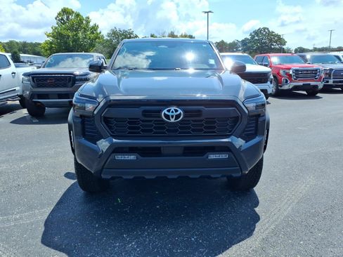 Used 2024 Toyota Tacoma TRD Off-Road AWD/4WD image 2