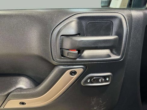 Used 2016 Jeep Wrangler Sahara AWD/4WD image 9