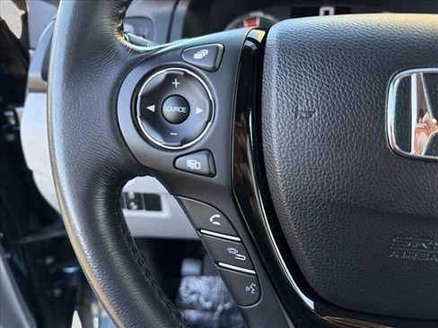 Used 2018 Honda Pilot Touring image 15